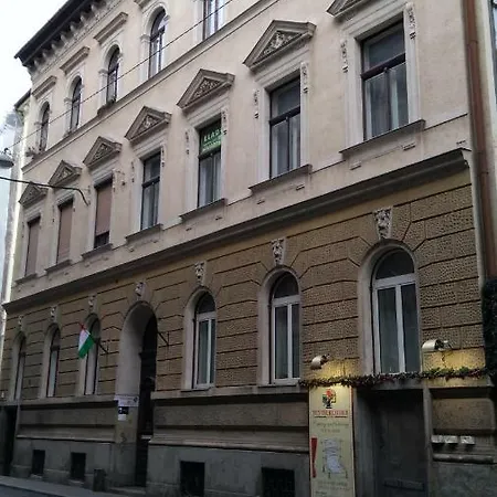 Perfect Location Spacious 4 Bedroom Flat For 11 Guests Apartment