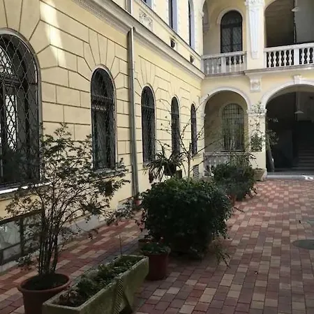 Perfect Location Spacious 4 Bedroom Flat For 11 Guests Appartamento Budapest