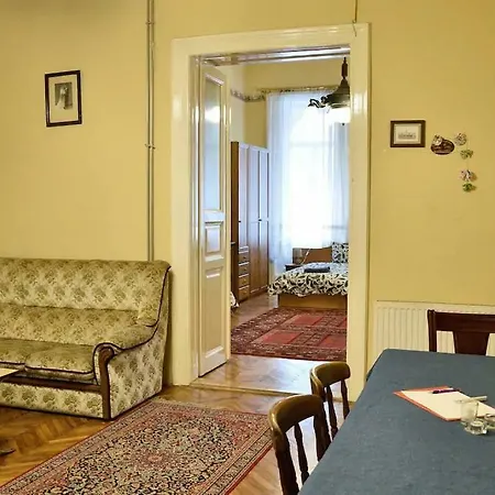 Perfect Location Spacious 4 Bedroom Flat For 11 Guests Appartamento